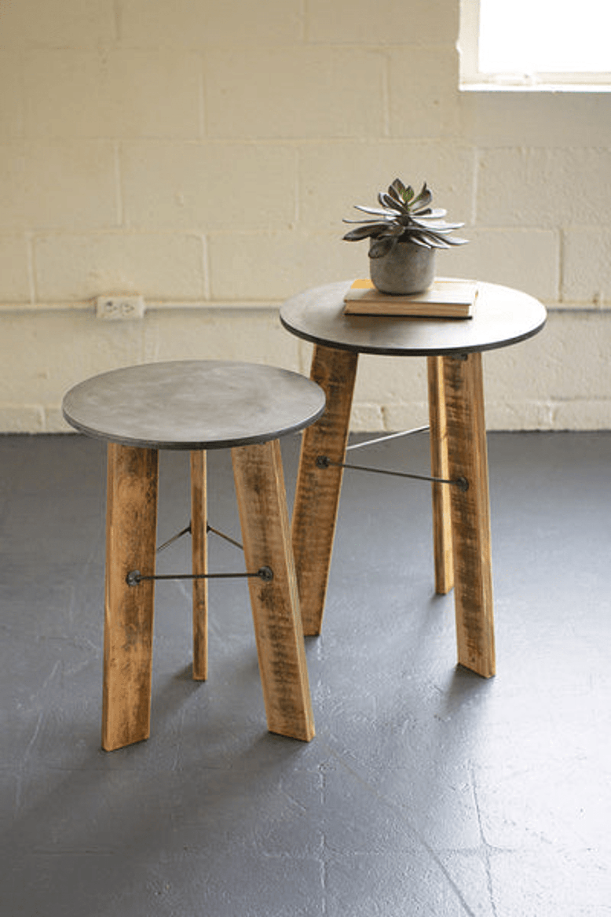 Sleek Set Of 2 Round Nesting Side Tables With Metal Top And Wooden