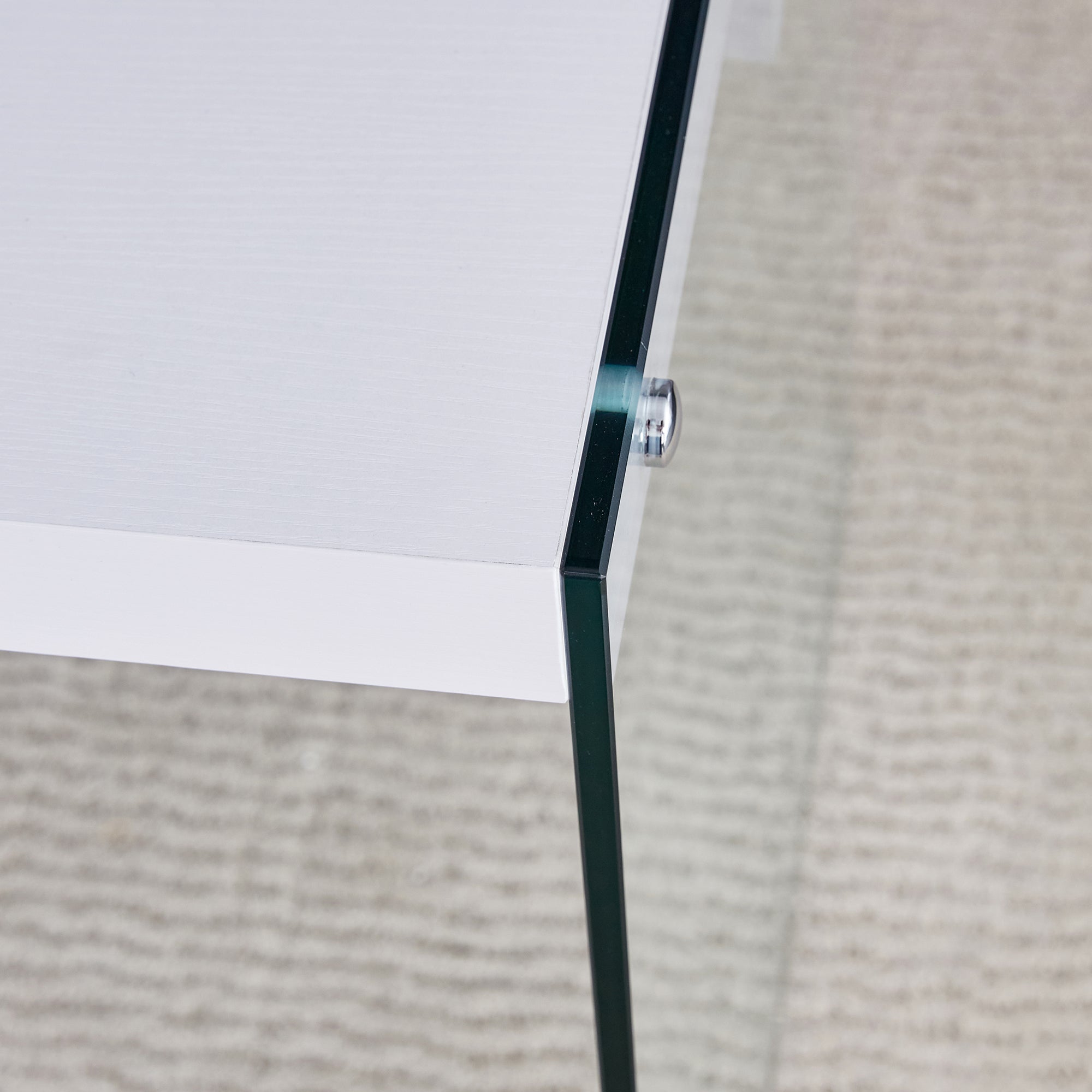 The top of the coffee table is made of MDF and white stickers, and the Sangria Beech